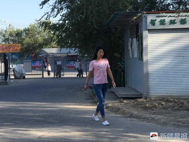 除了降雨以外,大部分地区还将伴有4到5级西北风,北疆和东疆风口风力9级左右,北疆大部气温下降5左右。 今天是二十四节气中的白露,秋季的第三个节气,时间点在公历每年9月7日到9日,太阳到达黄经165度时。 自此之后,天气渐转凉,会在清晨时分发现地面和叶子上有许多露珠,这是因夜晚水汽凝结在上面,所以得名。