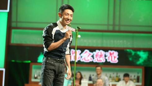 张绍刚撒贝宁破天荒发糖 何洁自黑腿粗艺人