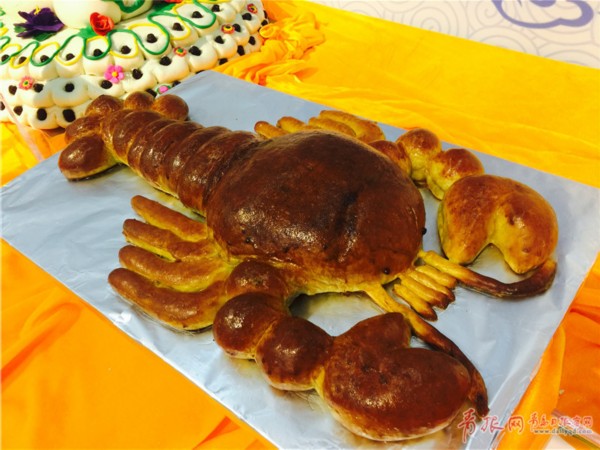 青岛大姨把饽饽卖到韩国 作品被艺术院收藏