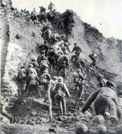 他火线由连长升团长, 战后却改指导员当了, 三个