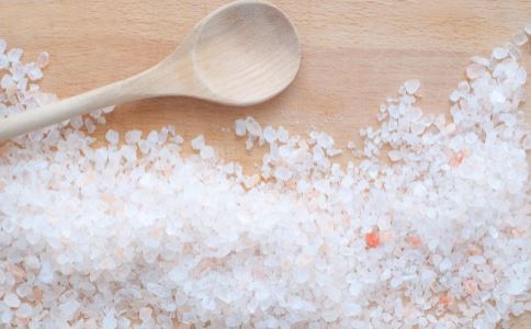 粗盐热敷的最佳时间 粗盐热敷有何好处
