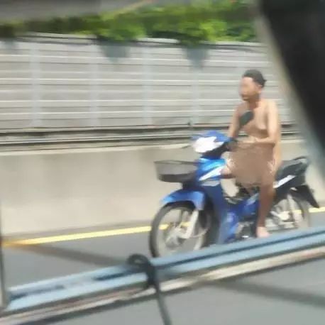 泰国裸体男子骑摩托横跨泰国3府，吓坏路上民众！