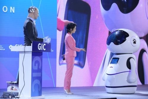 百度技术委员会主席吴华：小度机器人背后的技术