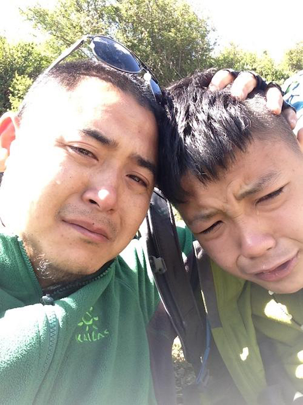 男子带12岁儿子徒步川藏线:男孩要经受苦难教育