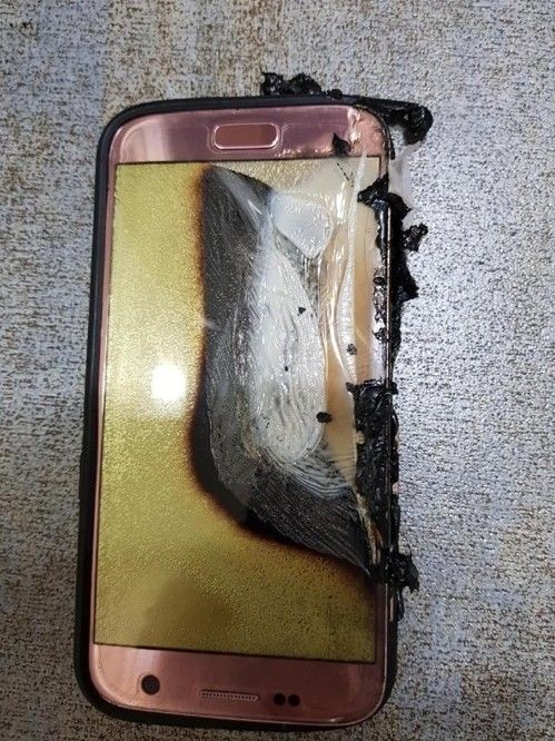 印度男子手机被雷击中：电池爆炸灼伤其私处