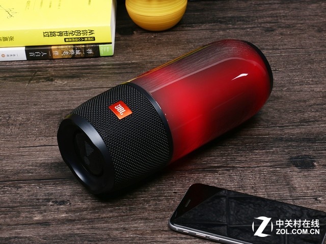 去征服广场吧!带着蓝牙音箱去斗舞