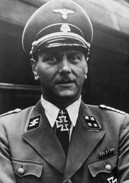 希特勒营救蠢猪的橡树行动 墨索里尼获救后高