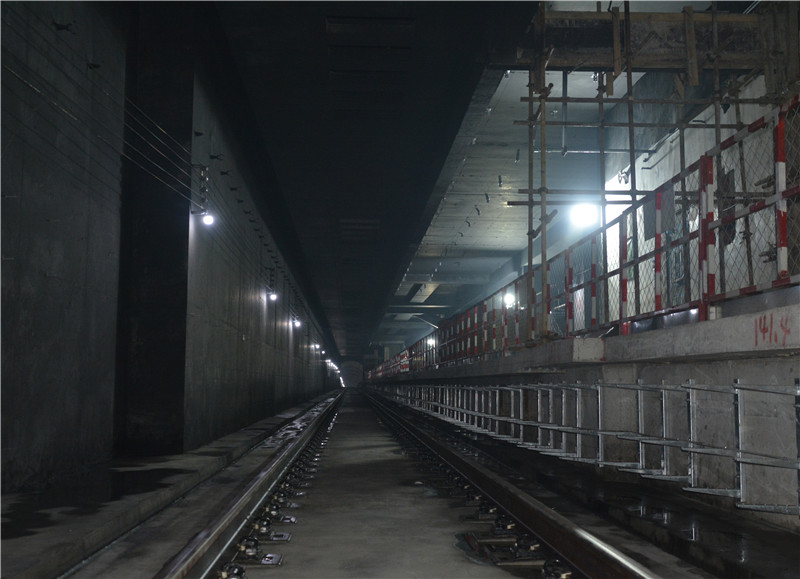 成都地铁1号线三期全线长轨贯通 预计2018年