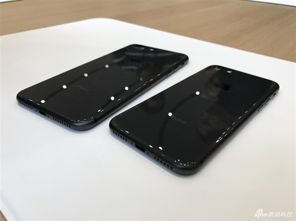 亮黑最有爱！iPhone 8/8 Plus真机图赏