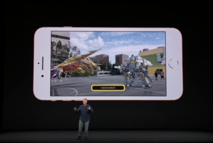 苹果现场演示四款 AR 内容,iPhone X 面部识别