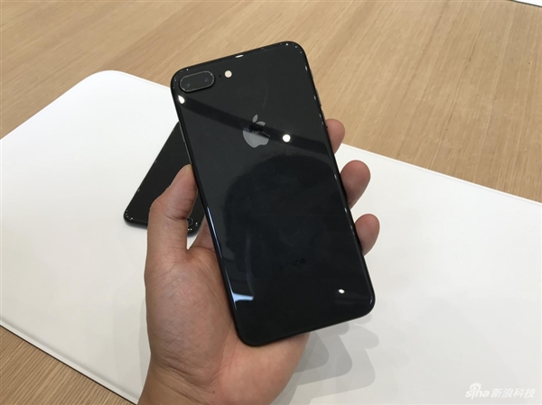 亮黑最有爱！iPhone 8/8 Plus真机图赏