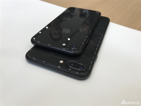 亮黑最有爱！iPhone 8/8 Plus真机图赏