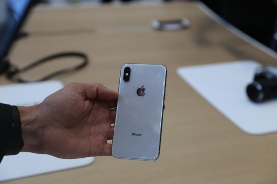 外媒批苹果iPhone X:根本无法和安卓机抗衡