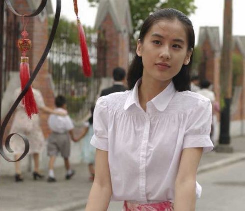 败给黄圣依错失《功夫》，跟薛之谦胡彦斌传绯闻，闪嫁陈龙生两娃