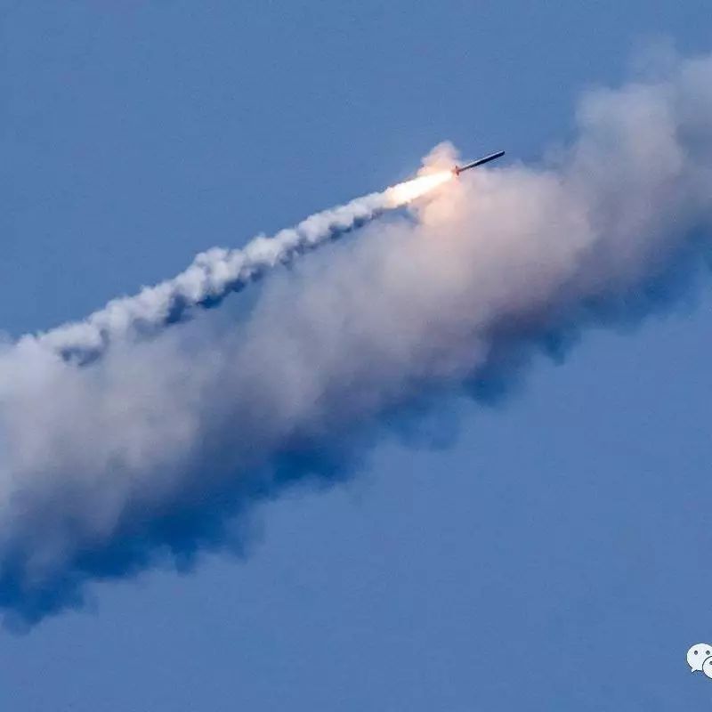 俄罗斯海军基洛潜艇发射巡航导弹打击“伊斯兰国“