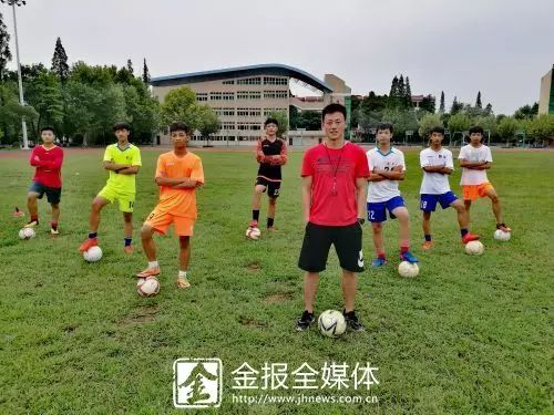 【人物】浙江金华这两名足球老师成了网红!