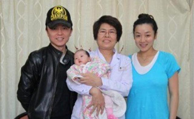 2013年,谢苗与何彦霓夫妇两人在北京五洲妇儿医院顺利生下小女儿"糖豆