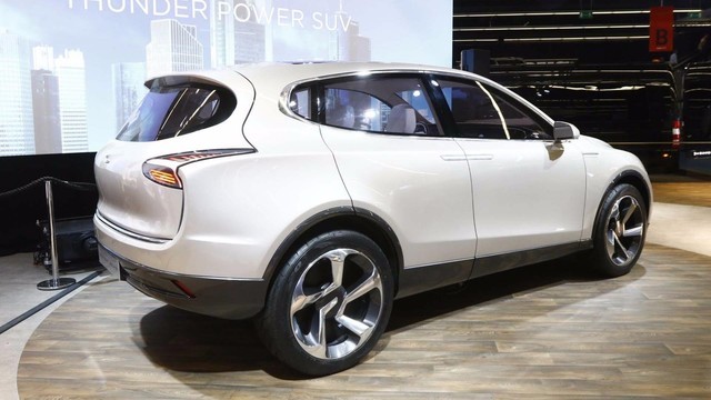 内饰科技感爆棚 昶洧首款SUV正式发布 