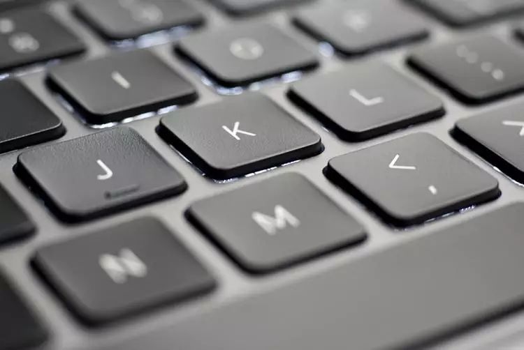 小米笔记本 Pro 15.6 英寸图赏:深空灰配色,八代