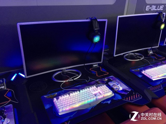 高端体验 台电显示器联手打造宜博电竞馆 