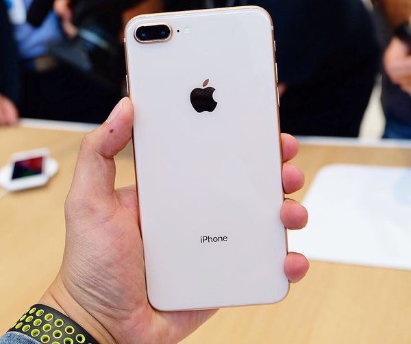 iPhone 8真机开箱来了:高颜值版苹果7 心动吗?