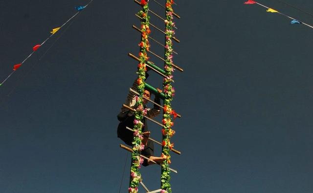 最传奇的温泉文化——探秘怒江峡谷傈僳族男女裸浴百年“澡塘会”