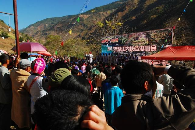 最传奇的温泉文化——探秘怒江峡谷傈僳族男女裸浴百年“澡塘会”