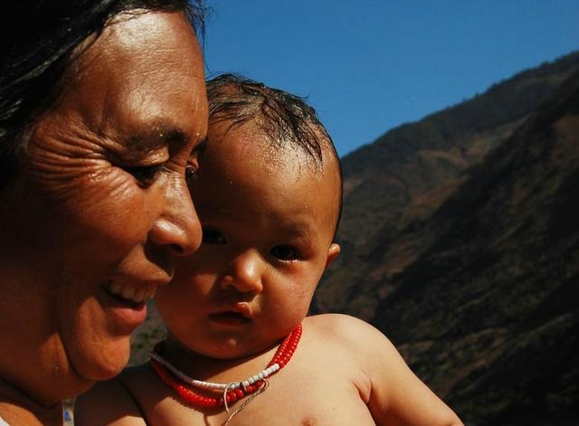 最传奇的温泉文化——探秘怒江峡谷傈僳族男女裸浴百年“澡塘会”