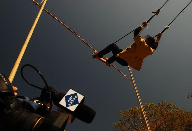 最传奇的温泉文化——探秘怒江峡谷傈僳族男女裸浴百年“澡塘会”