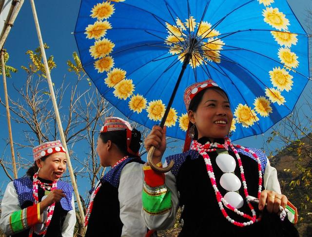 最传奇的温泉文化——探秘怒江峡谷傈僳族男女裸浴百年“澡塘会”