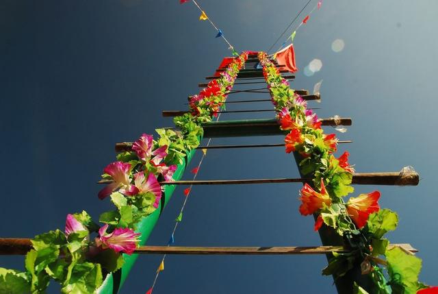 最传奇的温泉文化——探秘怒江峡谷傈僳族男女裸浴百年“澡塘会”