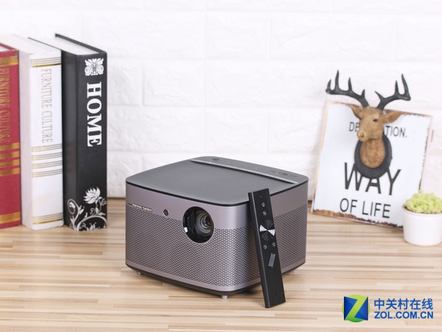 周末观影首选 智能微投随身带不是问题