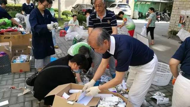 这些台湾人在上海搞垃圾分类回收,为什么没人