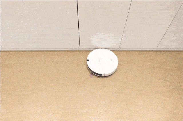 边边角角的清洁是最困难的,随机碰撞式的扫地机器人只能随机走动打扫