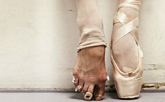 《我们来了》看到芭蕾舞者的脚,疼爱刘诗诗!她曾被狠批腿丑陋!