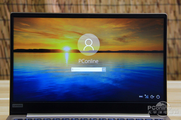 13.3英寸窄边框全高清IPS屏