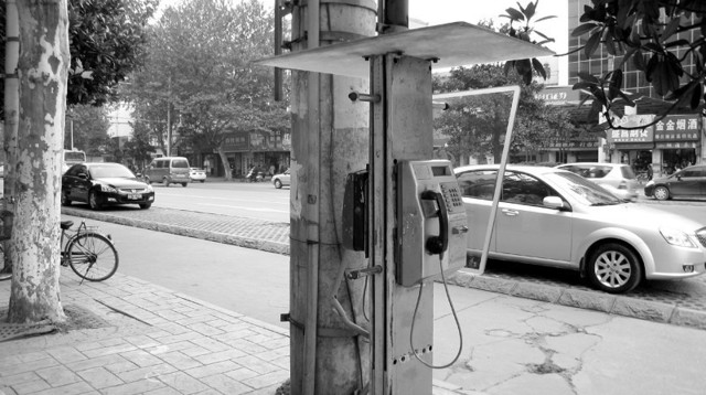 顺应时代潮流 济南公共电话亭可WiFi上网