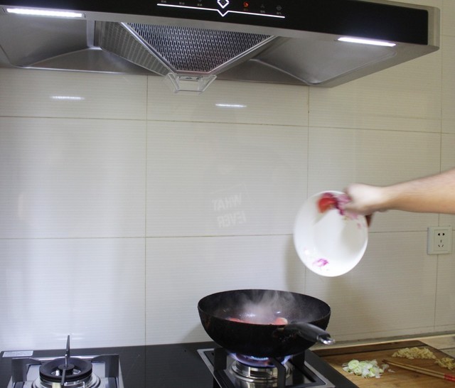 超薄机身大吸力 四季沐歌吸油烟机评测