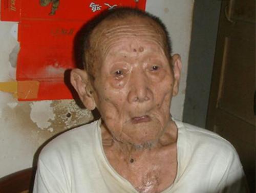 红军长征陷入沼泽怎么办？一位女兵想出奇妙办法，百试百灵
