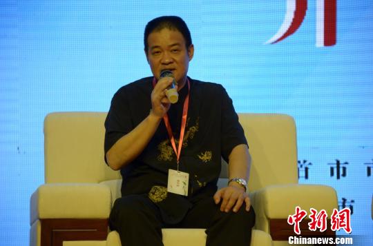包拯三十六代后裔包训安分享包公家训心得 余皓 摄