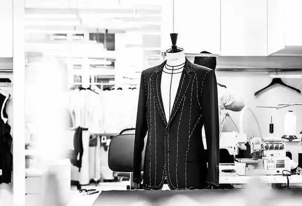 如何自学服装设计?服装设计要学那些东西呢?