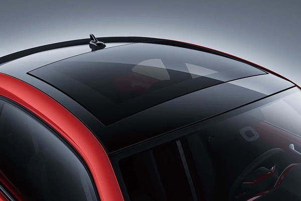 搭配黑色套件 甲壳虫黑曜石系列22.78万元 