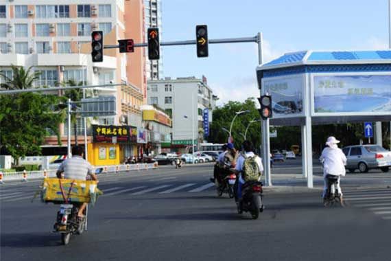 电动车违法致事故增多 阜阳交警严查