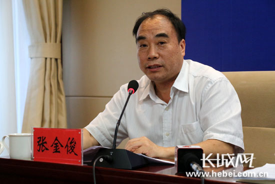 记者 赵晓慧 摄 河北省发改委铁路办主任张金俊对《河北省社会