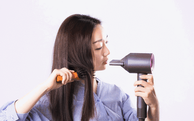 随后,戴森 supersonic 吹风机诞生,成为戴森公司主打产分之一.