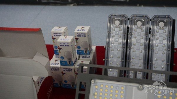 12万平米的工厂没几个人,内存、SSD硬盘都是