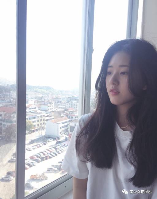 又像宋祖儿又像唐艺昕的美少女却被误会是男人