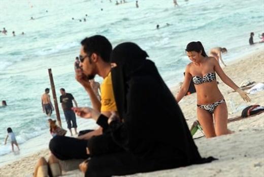 沙特女性获得驾车权,阿拉伯世界转型的另一种