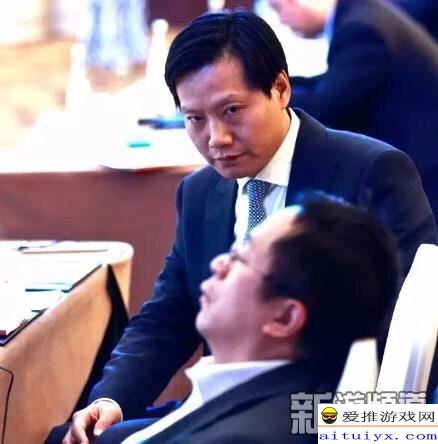 相比其他大佬,为何雷军的形象如此亲民?