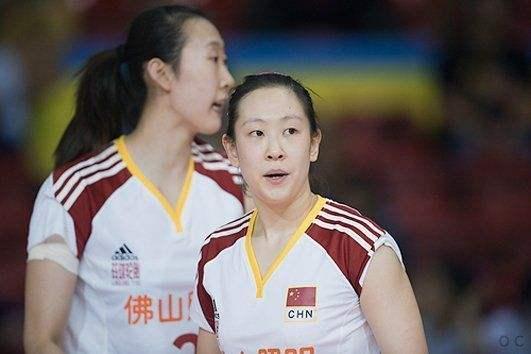 女排前国手加盟上海女排,十冠王主帅主动求和